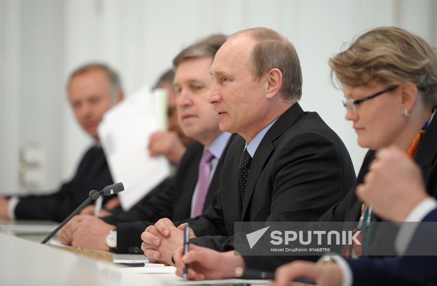 Vladimir Putin meets with Nguyen Tan Dung in Sochi