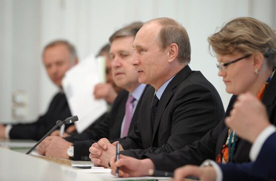 Vladimir Putin meets with Nguyen Tan Dung in Sochi