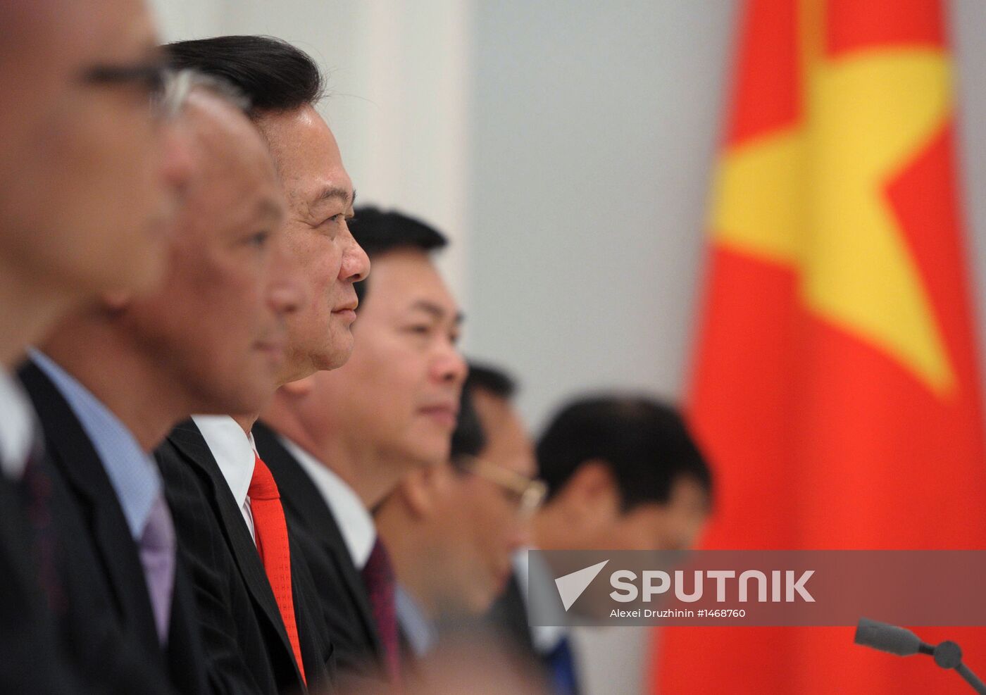 Vladimir Putin meets with Nguyen Tan Dung in Sochi