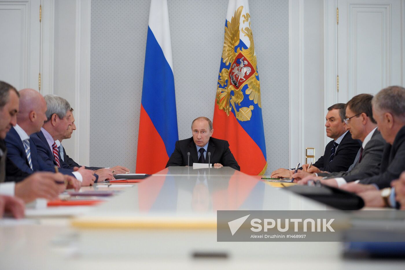 Vladimir Putin meets with leaders of Duma factions