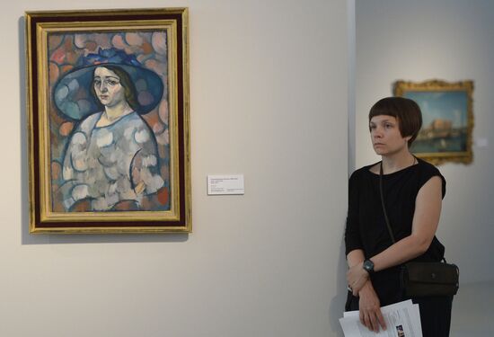 Pre-auction Sotheby's exhibition at Exhibition Hall Novy Manezh