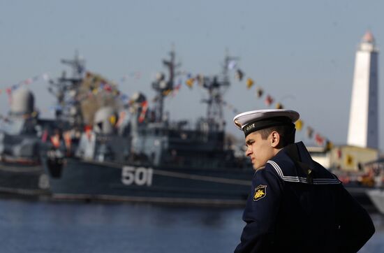 Rehearsing naval parade in Kronstadt