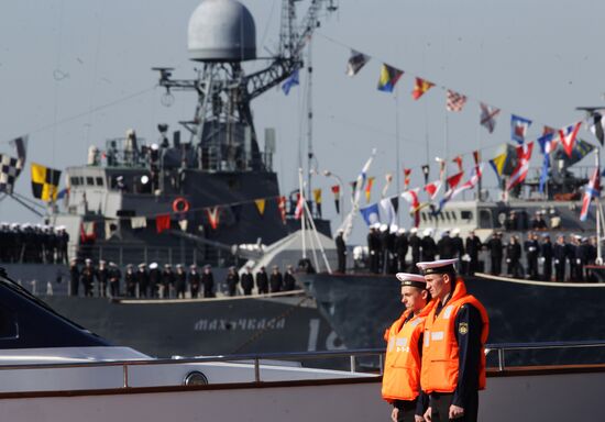 Rehearsing naval parade in Kronstadt