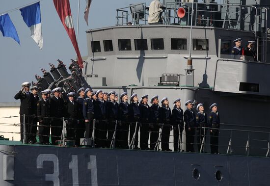 Rehearsing naval parade in Kronstadt