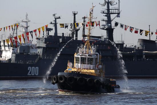 Rehearsing naval parade in Kronstadt