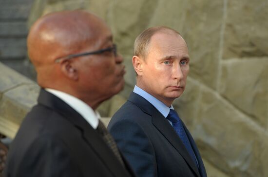 Vladimir Putin meets with Jacob Zuma