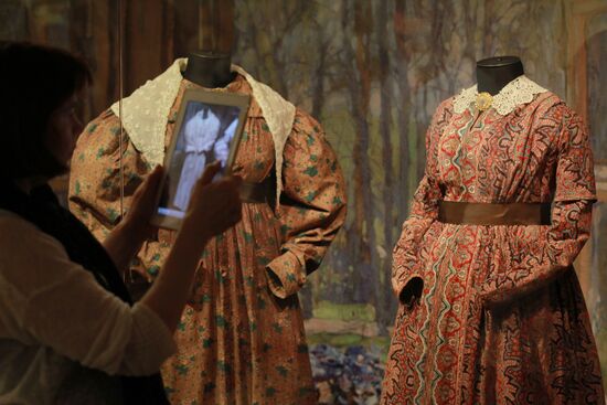 A.Vasilyev's exhibition "Fashion in the Mirror of History"