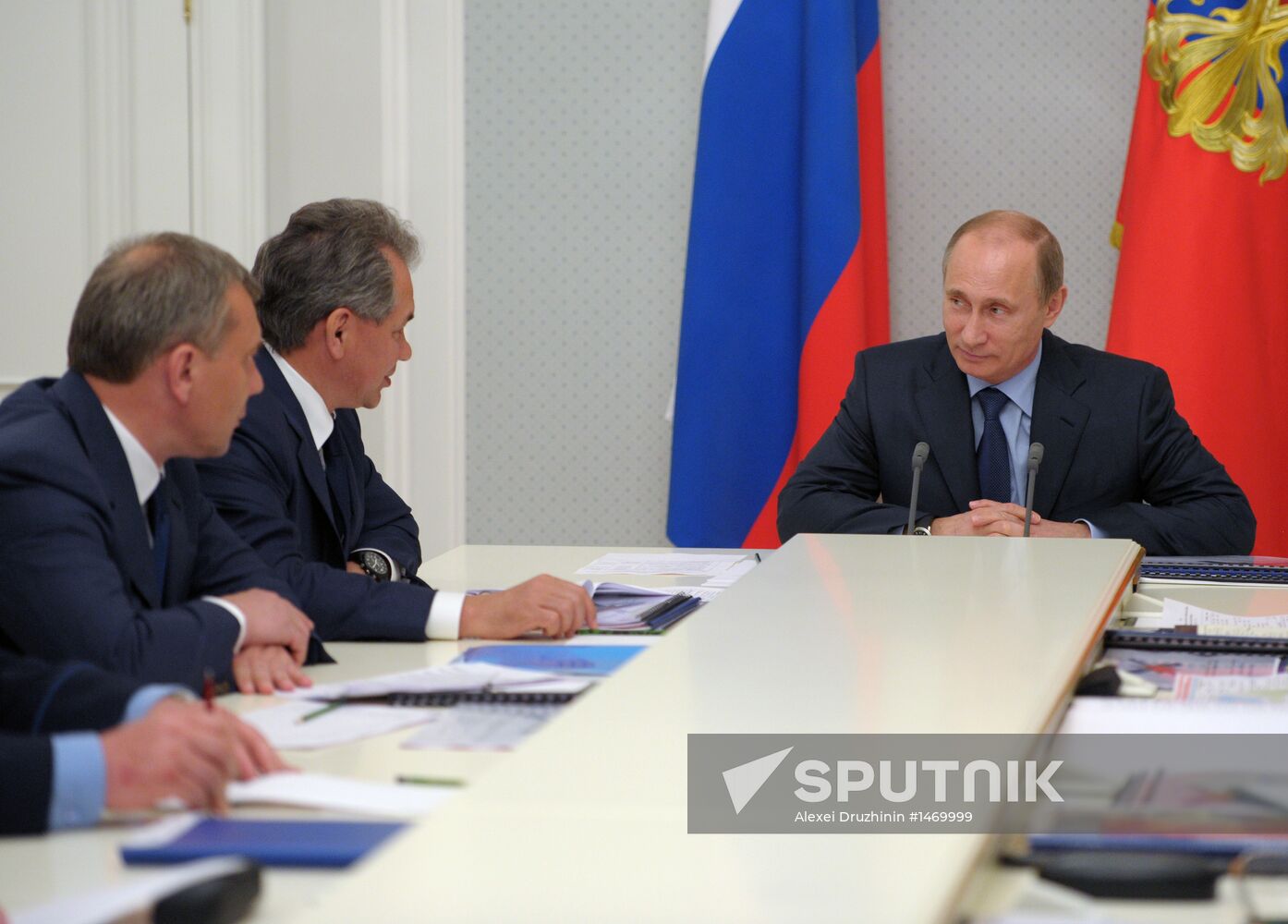 Vladimir Putin holds a meeting with Defense Ministry officials