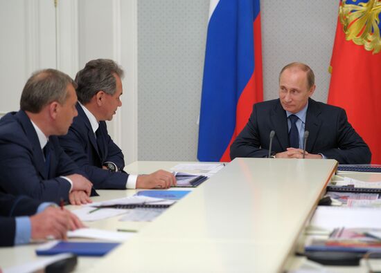 Vladimir Putin holds a meeting with Defense Ministry officials