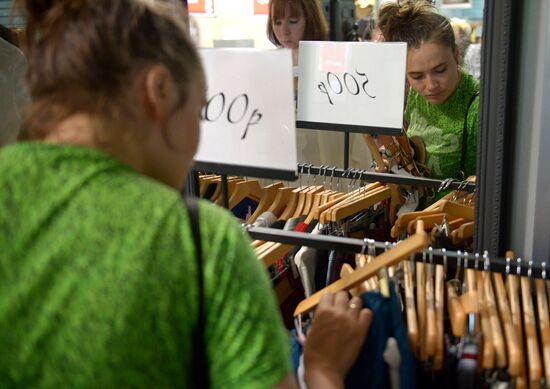 Charity sale of celebrity-owned products