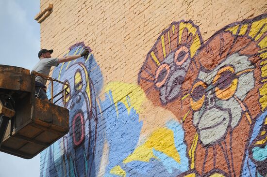 Graffiti painting during Best City in the World Festival