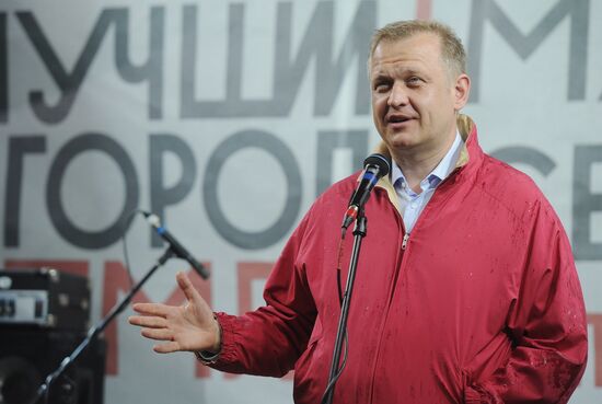 Graffiti painting during Best City in the World Festival