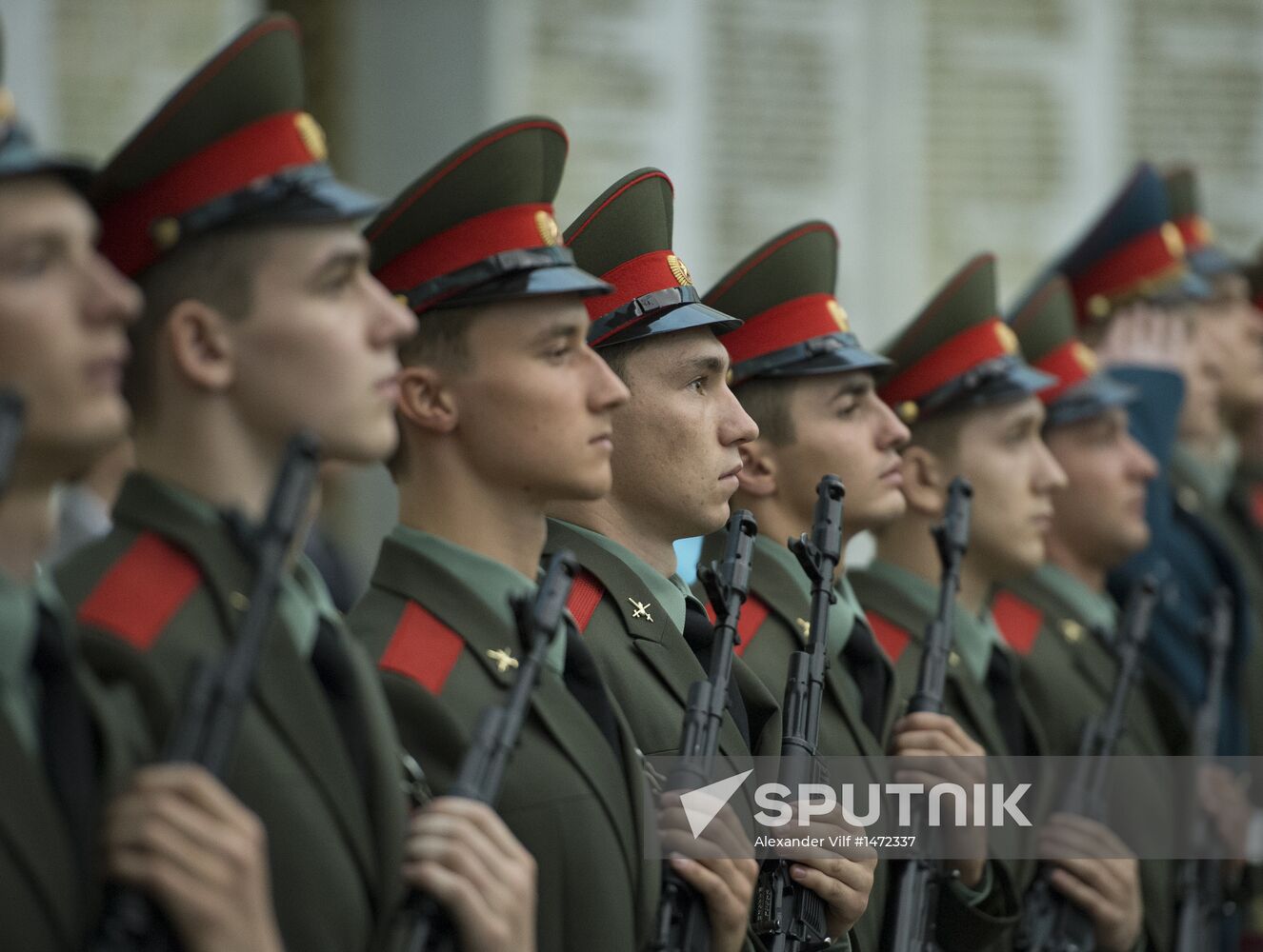 Russian athletes take military oath