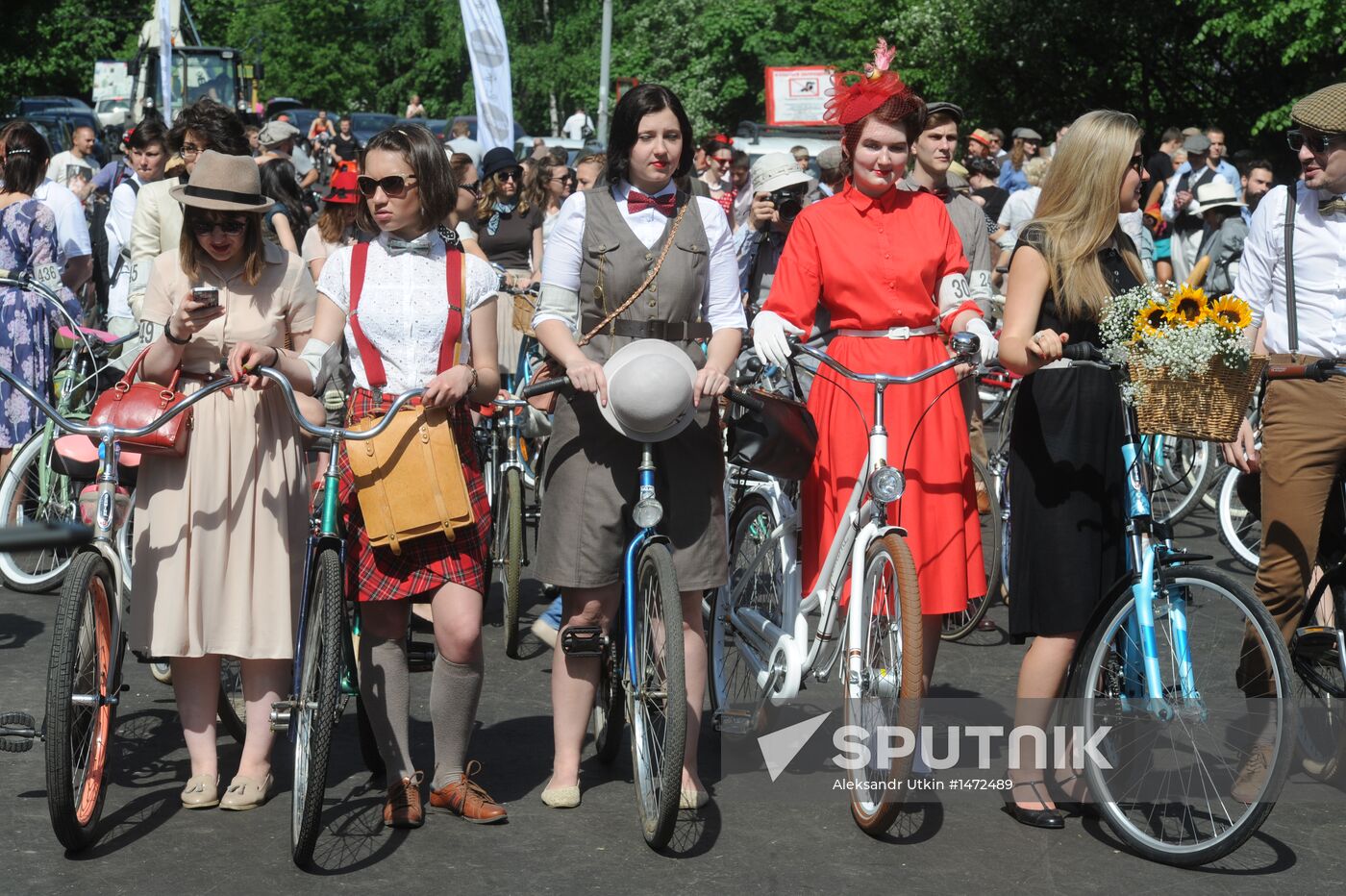 Tweed Ride Moscow 2013 mass cycle ride