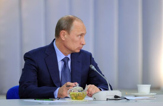 Vladimir Putin chairs meeting on development of film industry