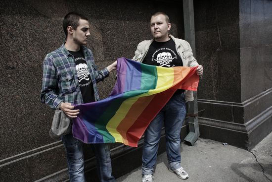 Gay activists hold illegal rallies in Moscow