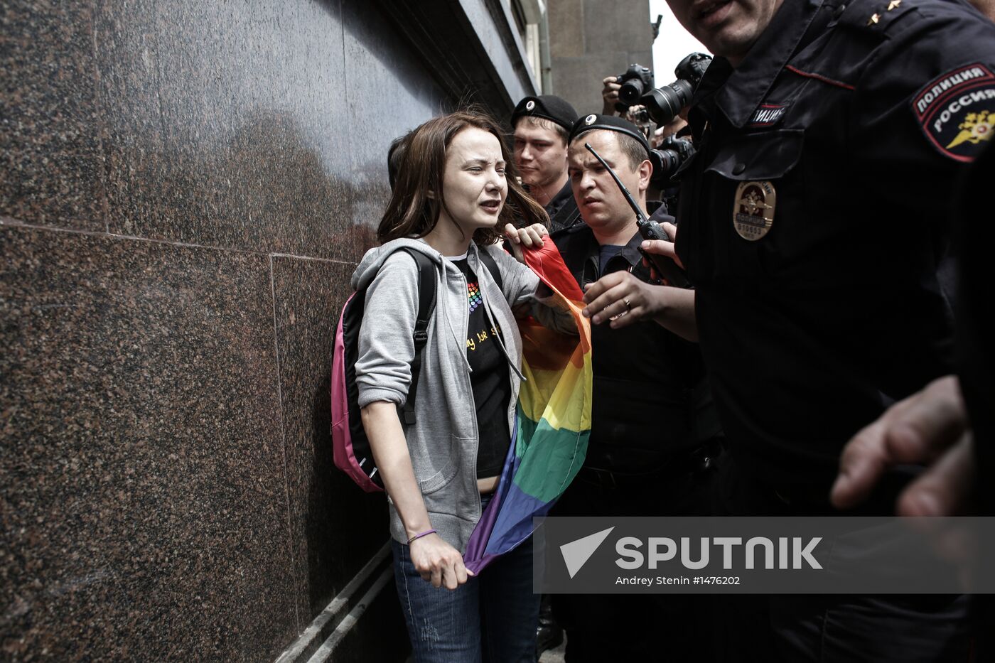 Gay activists hold illegal rallies in Moscow