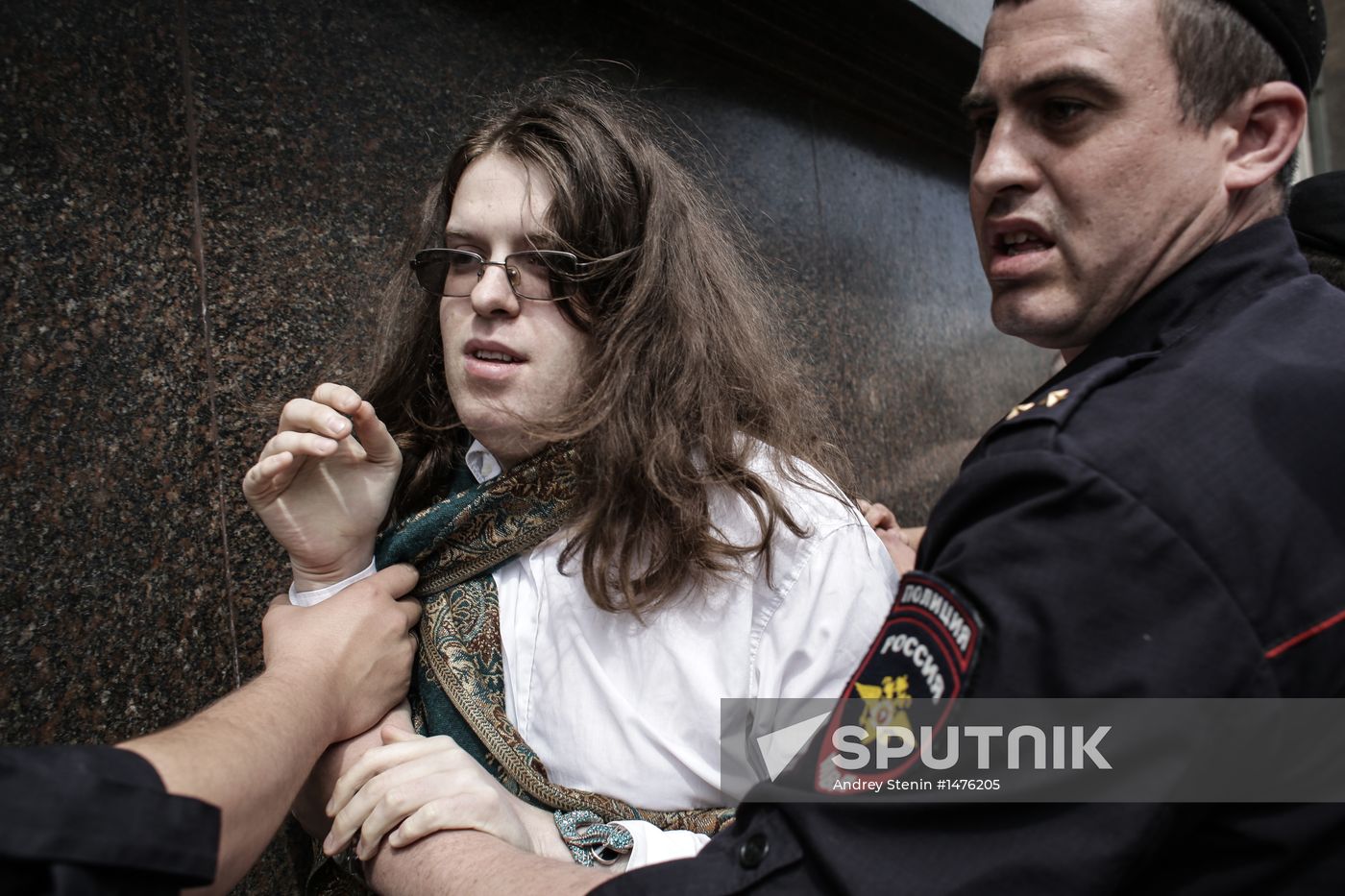 Gay activists hold illegal rallies in Moscow