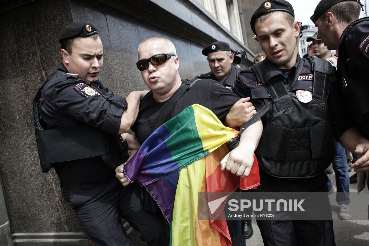 Gay activists hold illegal rallies in Moscow