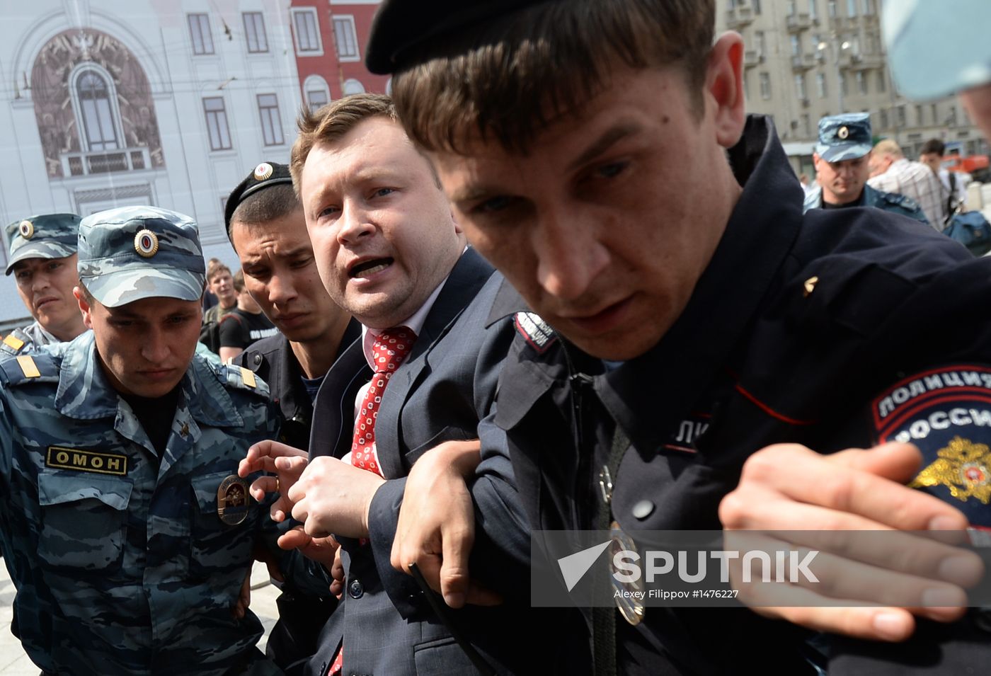 Gay activists hold illegal rallies in Moscow