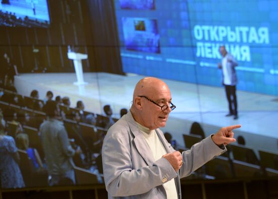 Open lecture by Vladimir Pozner