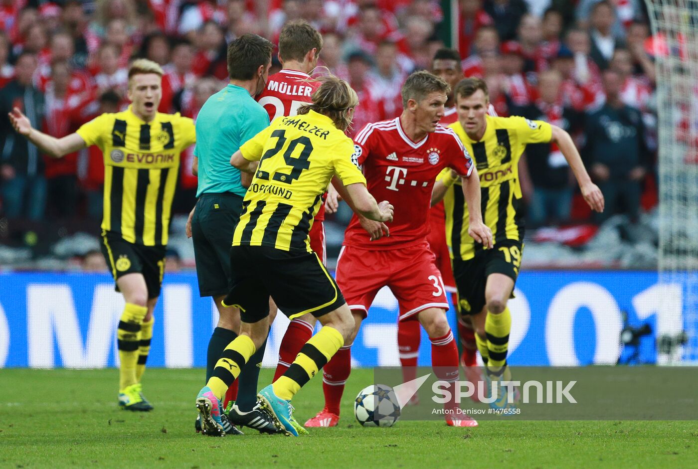Football Champions League. Borussia vs. Bayern