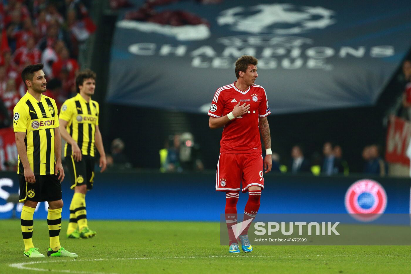 Football Champions League. Borussia vs. Bayern