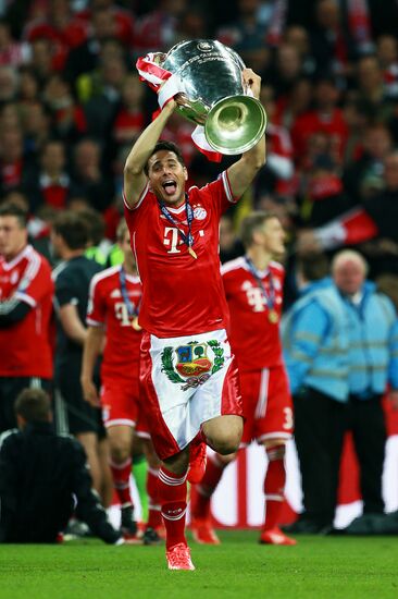 Football Champions League. Borussia vs. Bayern