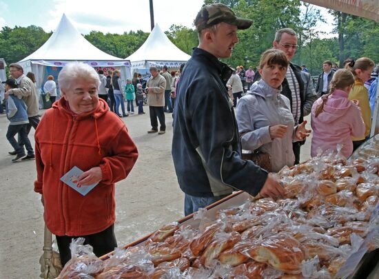 Bread and milk festival in Kaliningrad