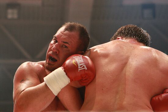 Boxing. Bout between Oleg Maskaev and Jason Gavern
