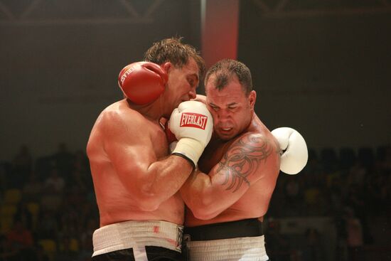 Boxing. Bout between Oleg Maskaev and Jason Gavern