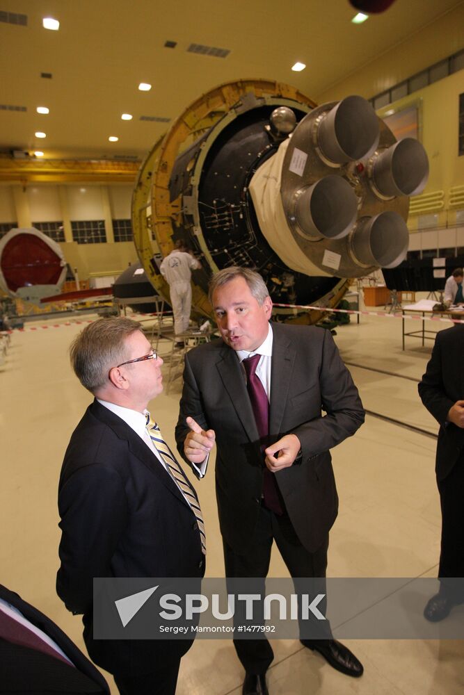 Dmitry Rogozin inspects Angara missile delivery to Plesetsk