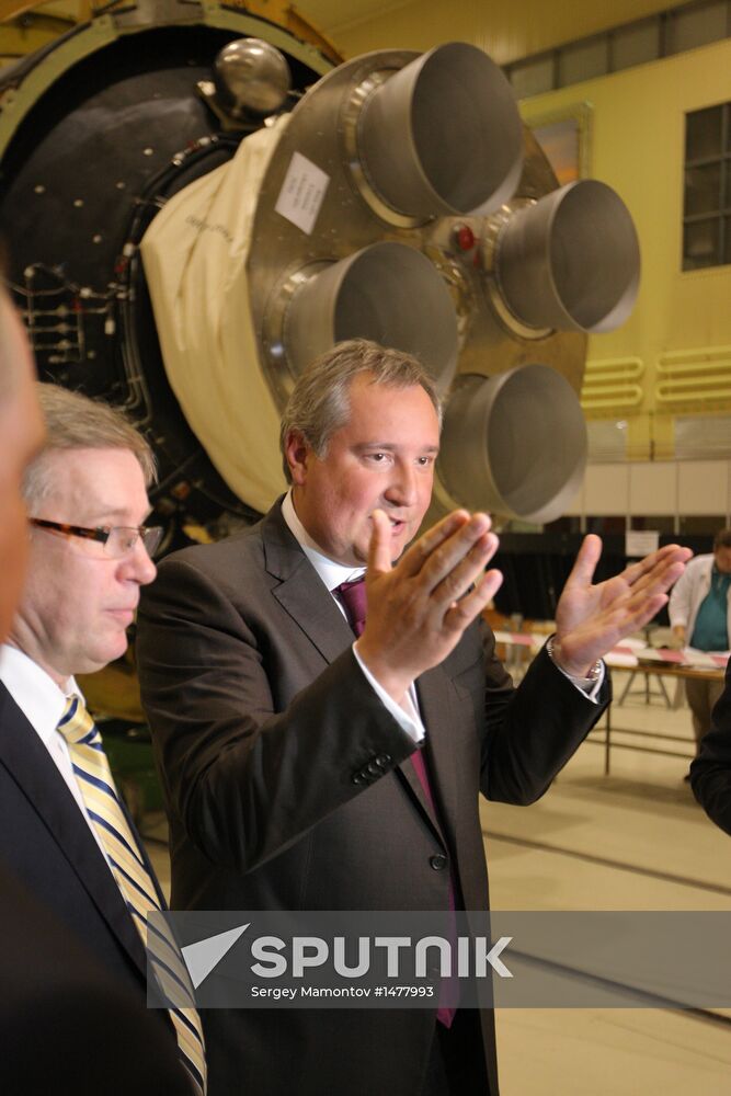 Dmitry Rogozin inspects Angara missile delivery to Plesetsk