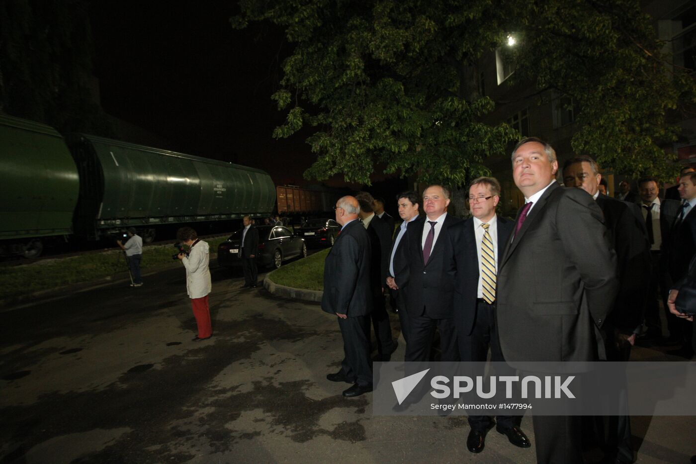 Dmitry Rogozin inspects Angara missile delivery to Plesetsk