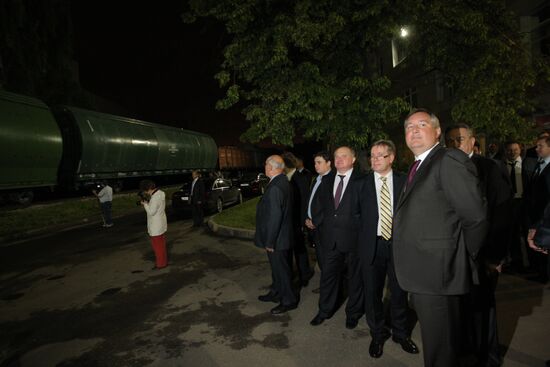 Dmitry Rogozin inspects Angara missile delivery to Plesetsk