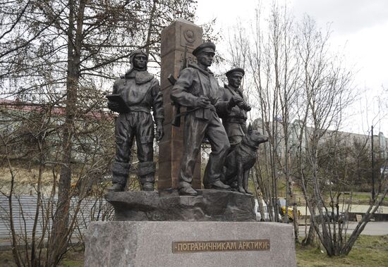 Monument to frontiersmen opened in Murmansk