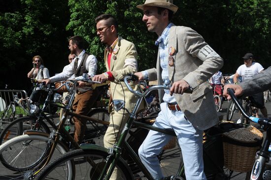 English style bike ride in Moscow