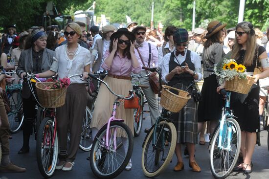 English style bike ride in Moscow