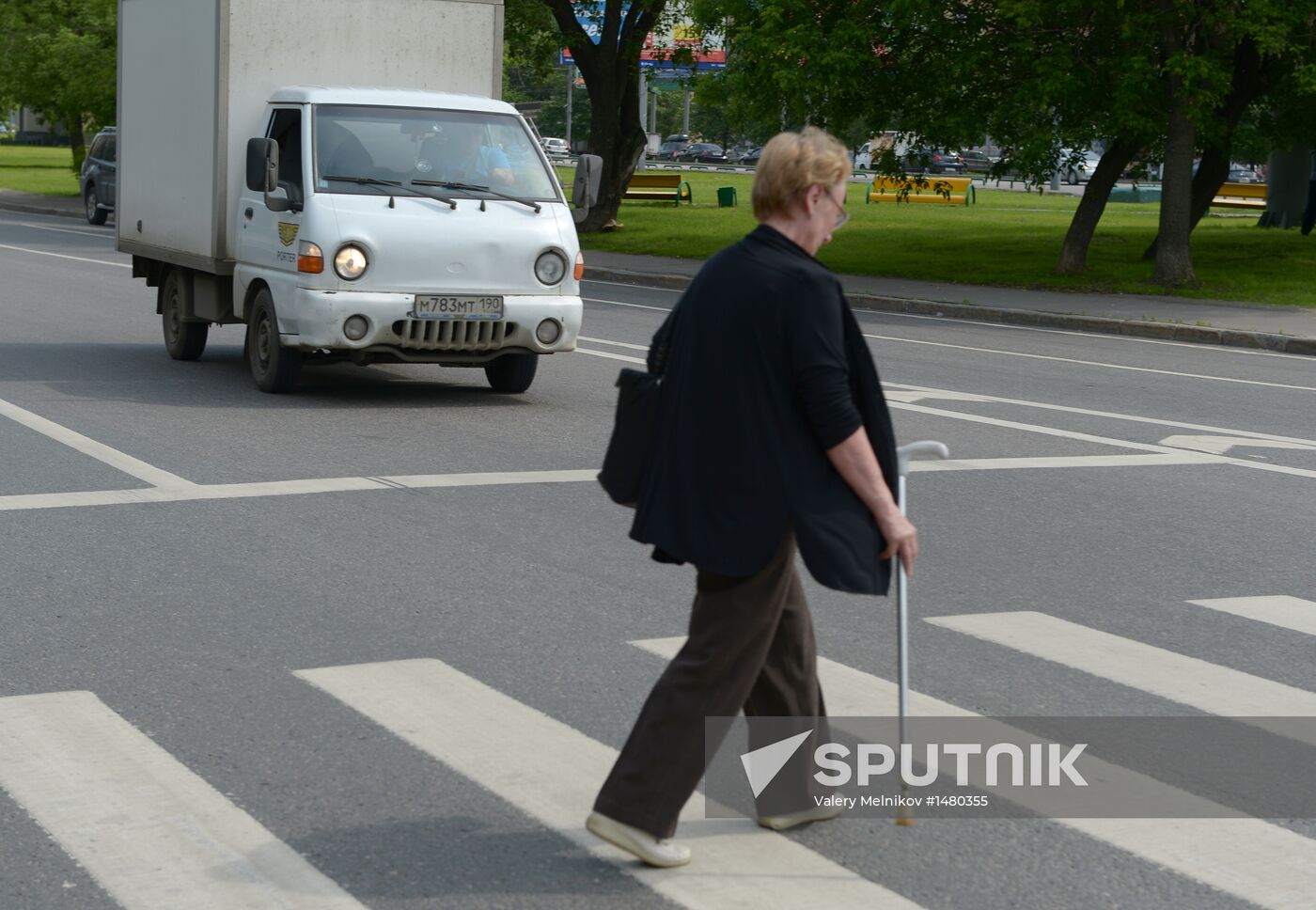 Motorists will be fined for crossing stop line