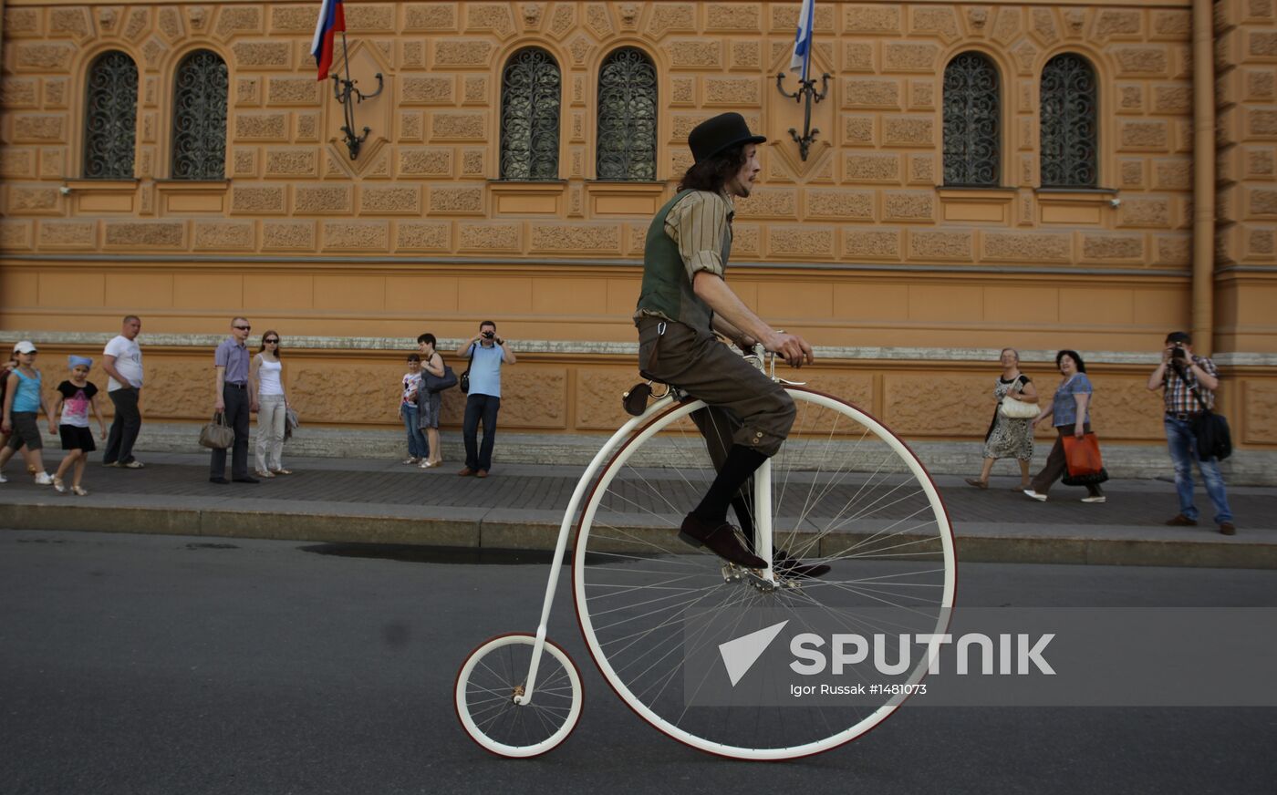 Tweed Ride in St. Petersburg
