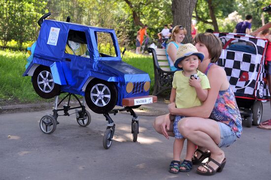 Parade of prams in Gorky Park