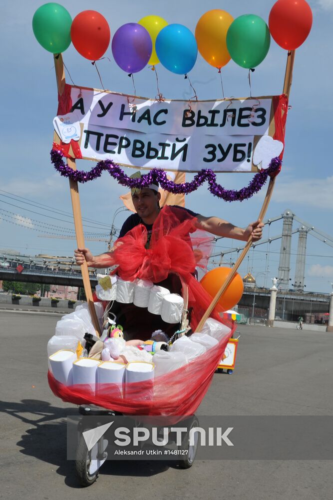 Parade of prams in Gorky Park