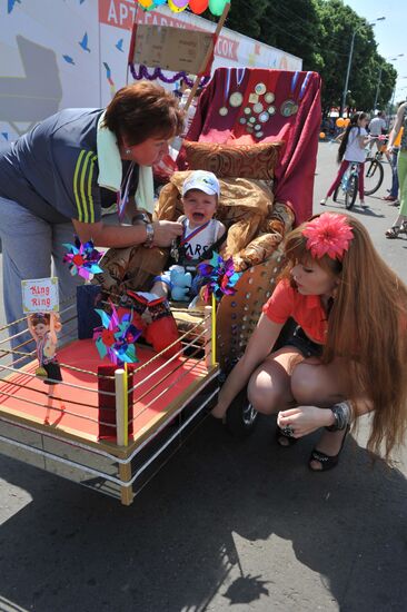 Parade of prams in Gorky Park
