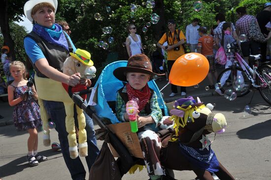 Parade of prams in Gorky Park