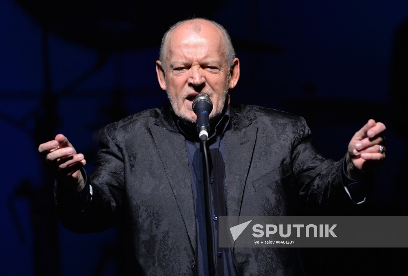 Joe Cocker goves concert in Moscow
