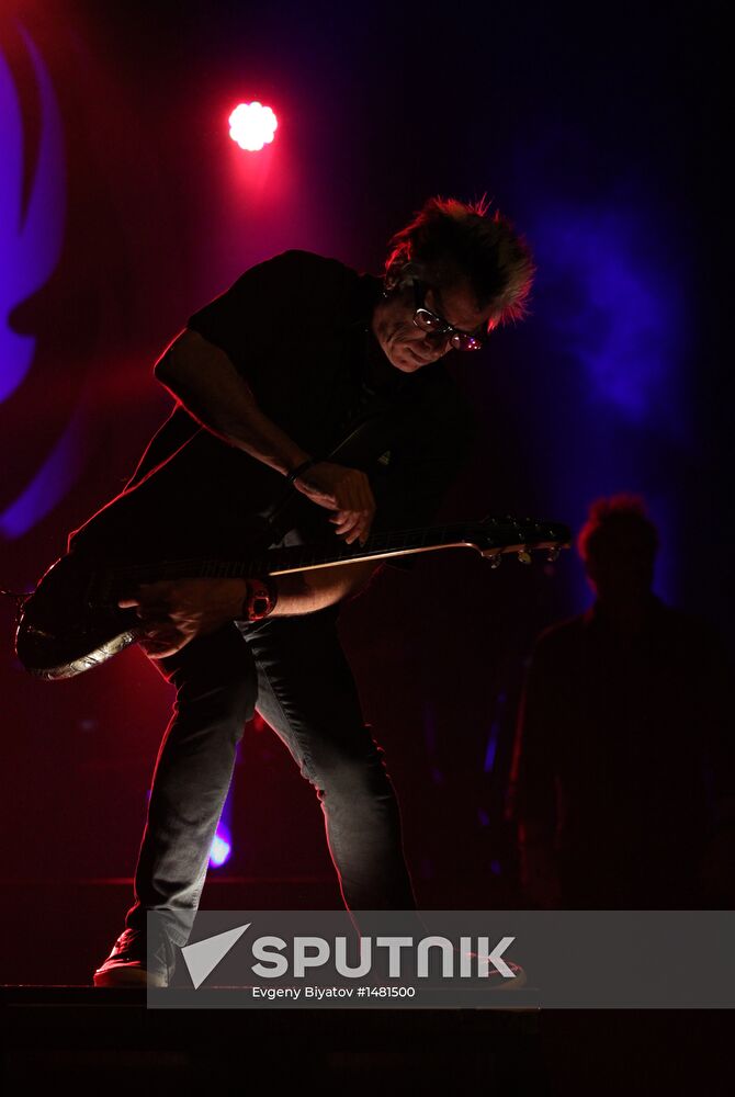 The Offspring perform in Moscow