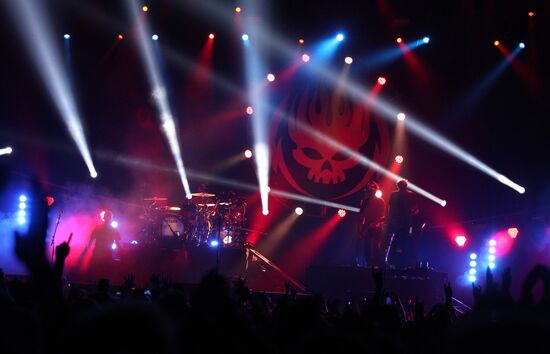 The Offspring perform in Moscow