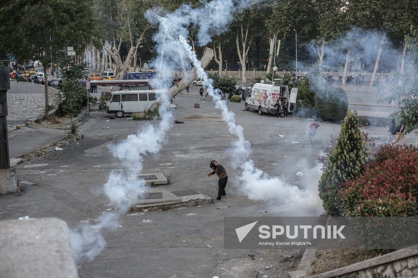 Protesters clash with police in Turkey