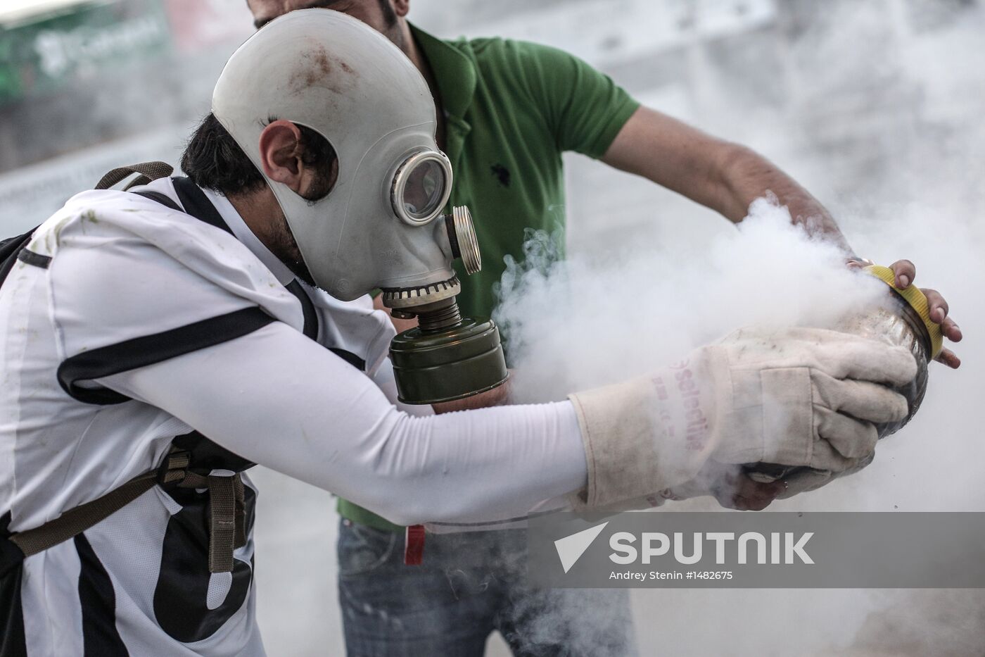 Protesters clash with police in Turkey