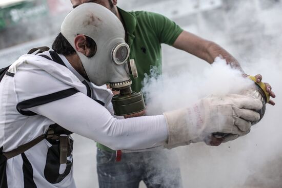 Protesters clash with police in Turkey